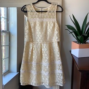 JESSICA SIMPSON yellow gold lace dress (size 2) ✨